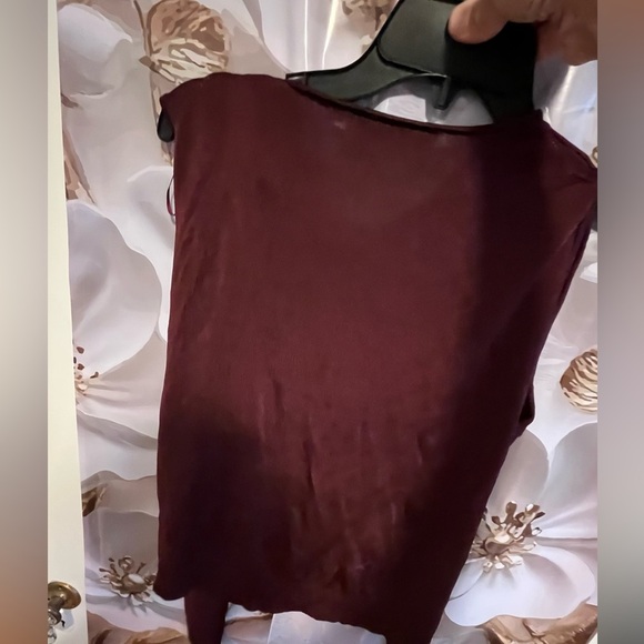 New year sale NWT KNIT burgundy TOP WITH GOLDEN APPLIQUÉ SIZE S
🚨FIRM PRICE - Picture 9 of 13